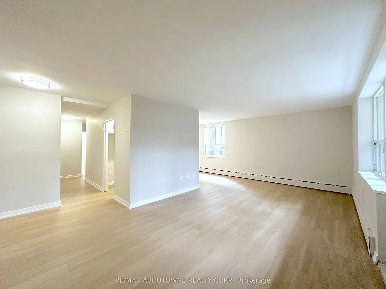 300 St Clair West — Photo 4