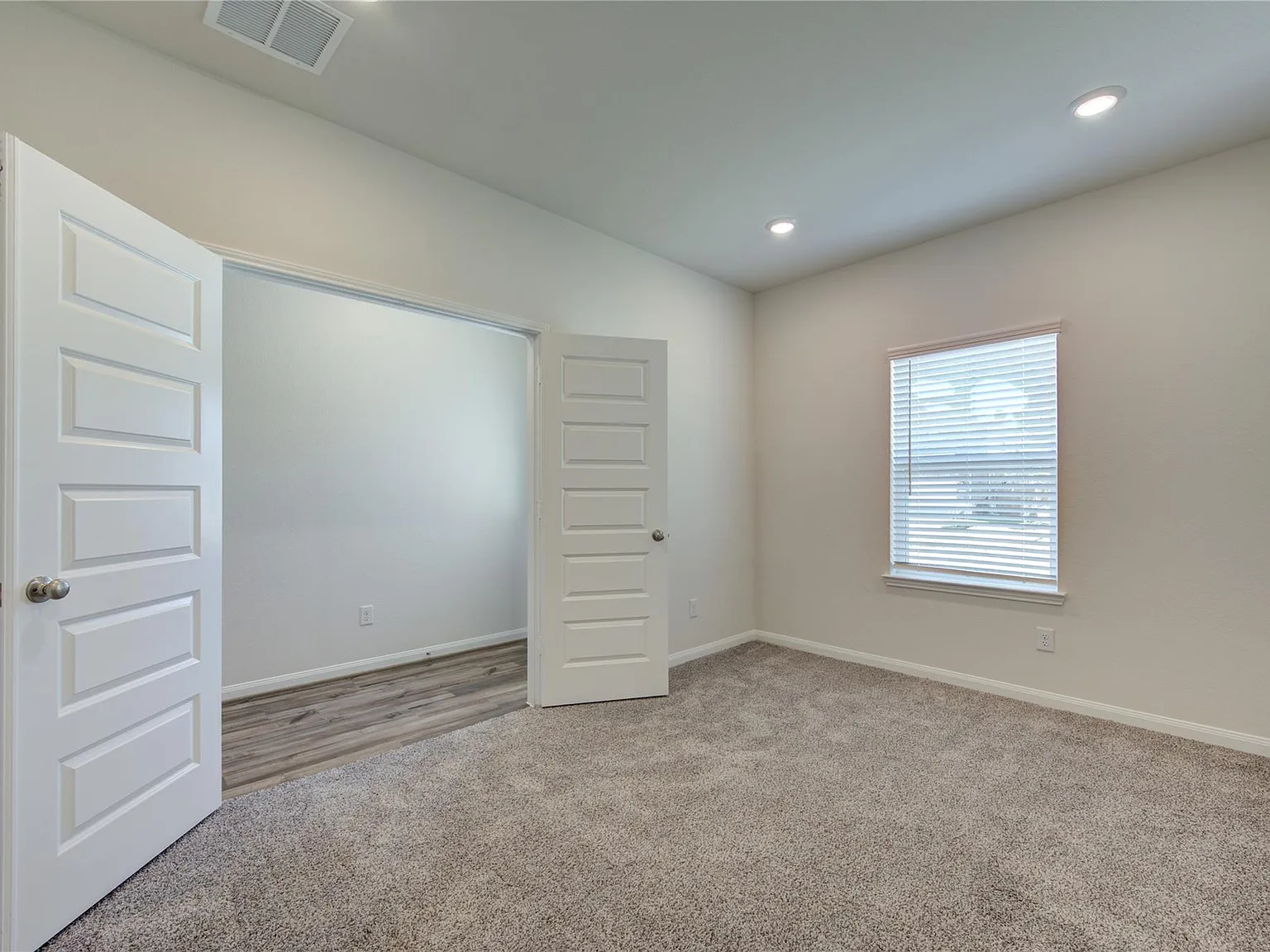 4 bed, 2.5 bath, 2761 sqft, $2,550 — Photo 4