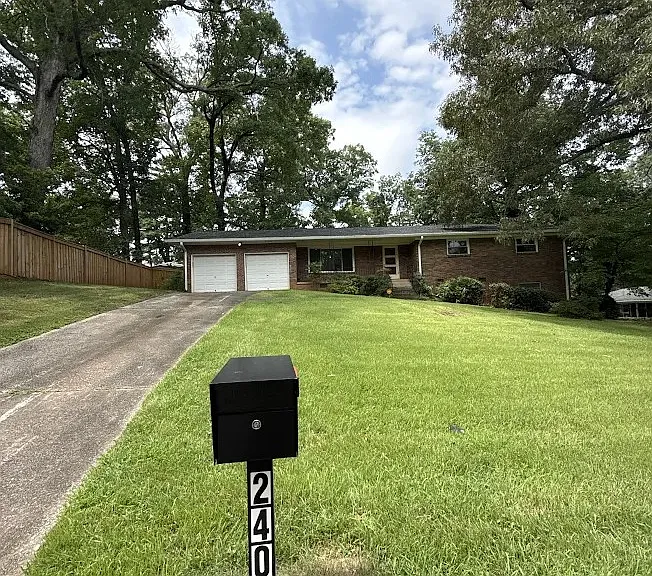2407 Summerland Dr — Photo 17