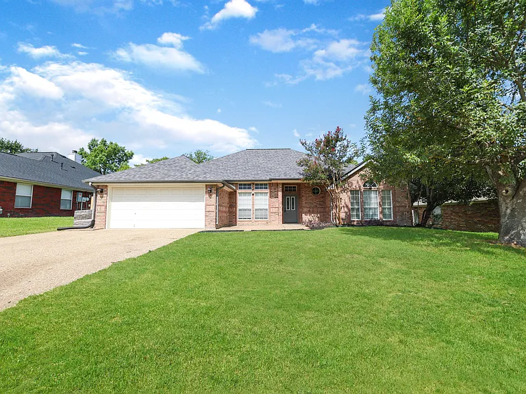 616 Man O War Dr — Photo 2