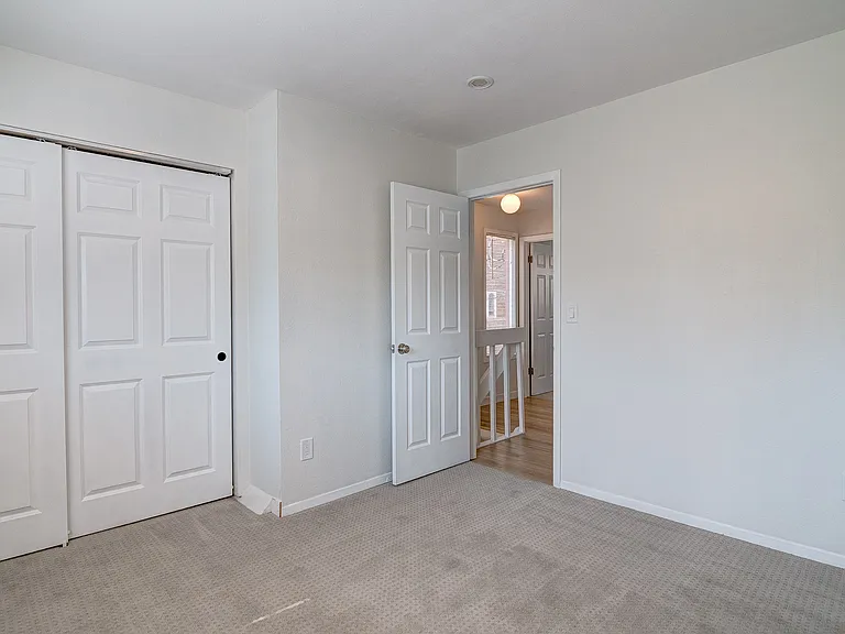 1327 Pine St #4 — Photo 10