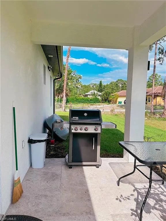 2 bed, 1.0 bath, 1820 sqft, $2,200 — Photo 4