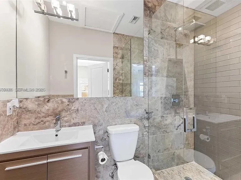2434 SW 15th St — Photo 18
