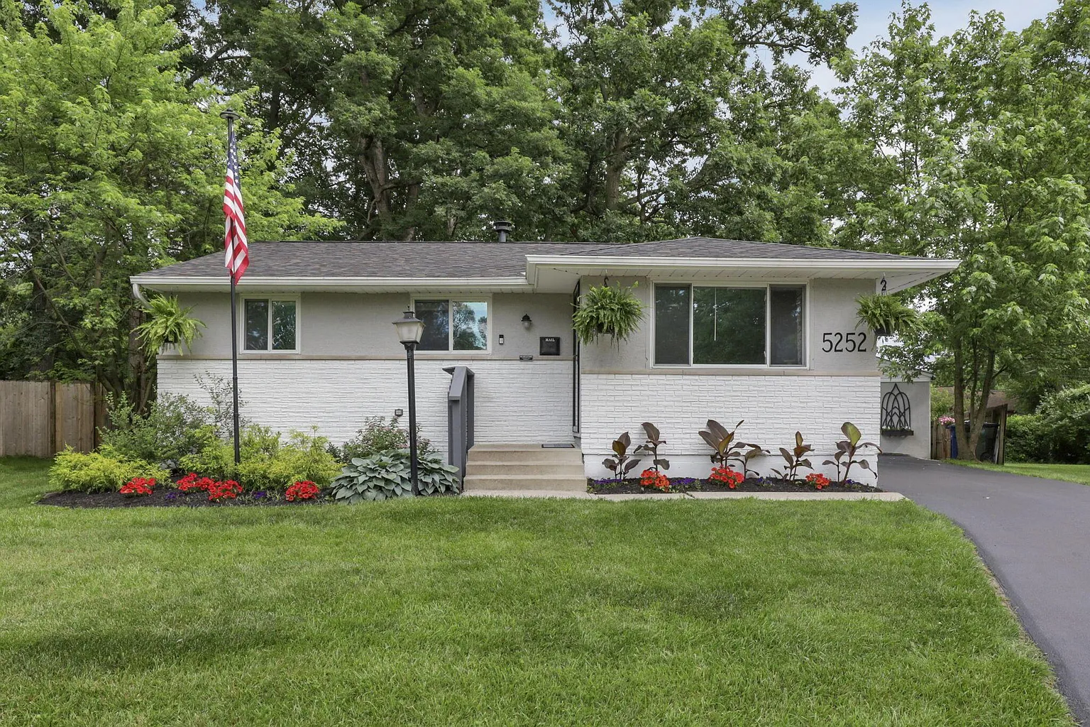 5252 Roche Pl photo 1