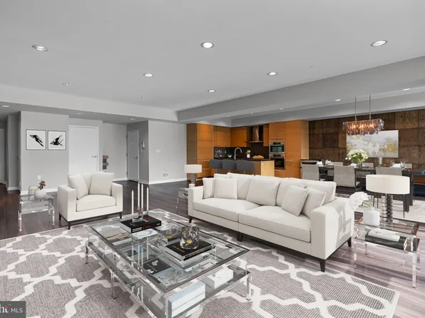 122 New St #5F, Philadelphia, PA 19106
