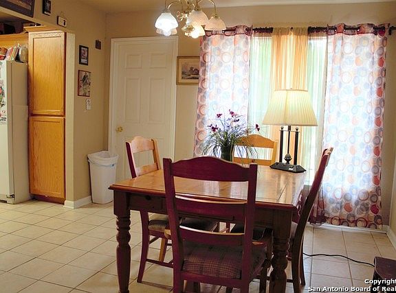 4th image of 253 Oak Hollow Dr