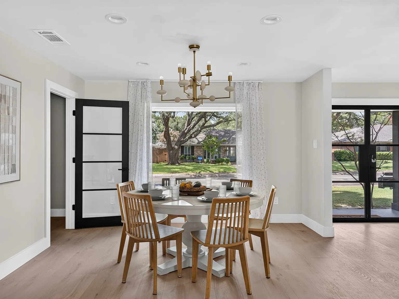 4 bed, 3.5 bath, 2182 sqft, $6,250 — Photo 4