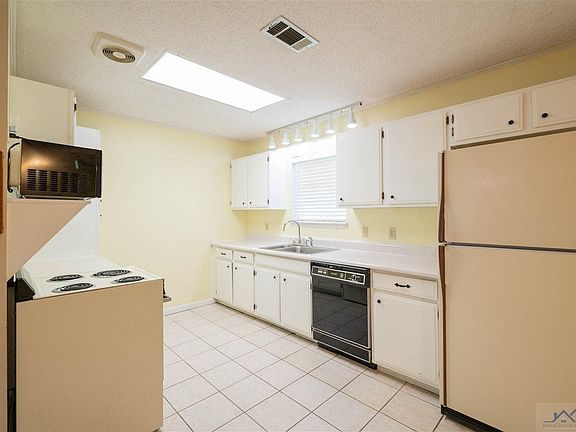 5th image of 107 Diplomat Way