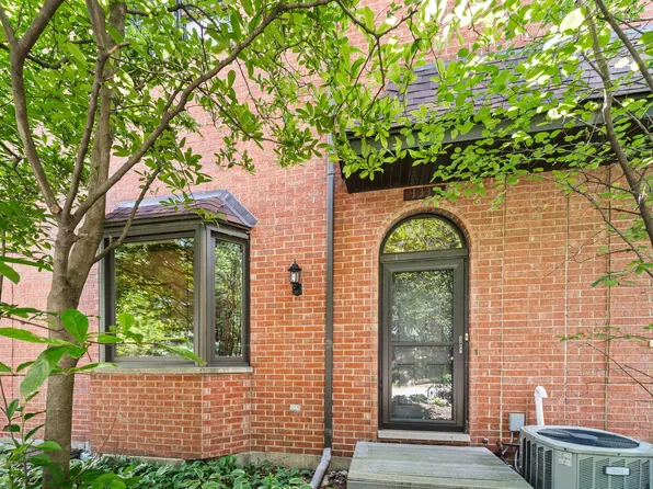 1339 E Central Rd, Arlington Heights, IL 60005