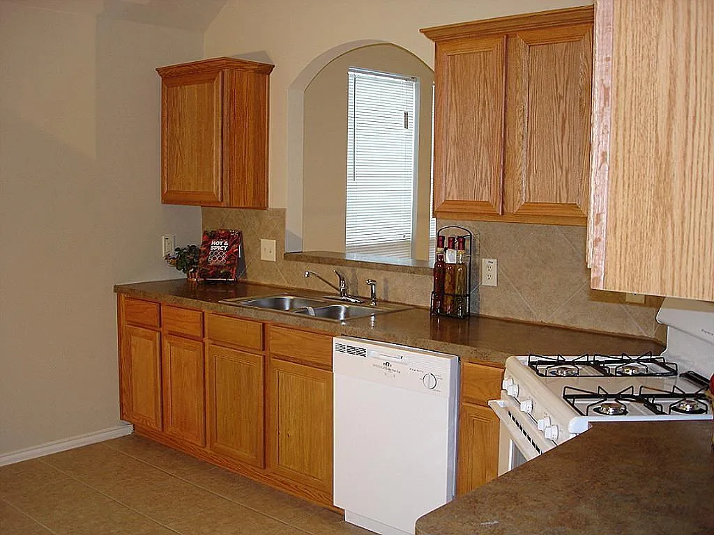 3 bed, 2.0 bath, 1742 sqft, $1,850 — Photo 4