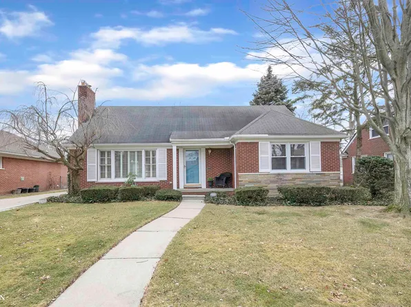 19928 Fairway Dr, Grosse Pointe Woods, MI 48236