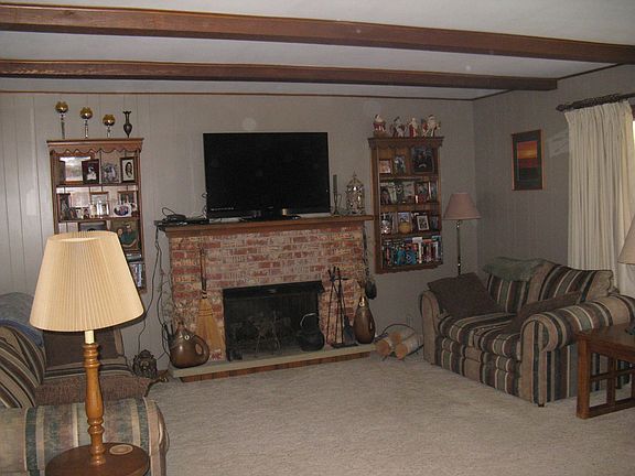 15X20 upstairs Fam.room