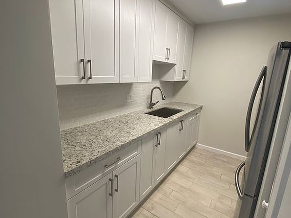 8240 SW 210th St APT 207