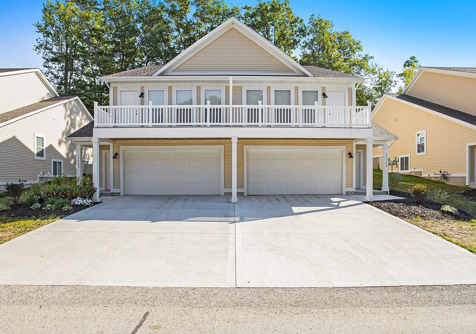 Rare - Brand New 5 Bedroom Immediate Occupancy — Photo 2