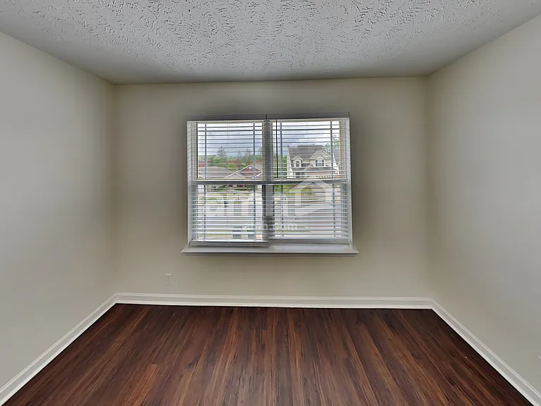 305 Schoolhouse Ct — Photo 13