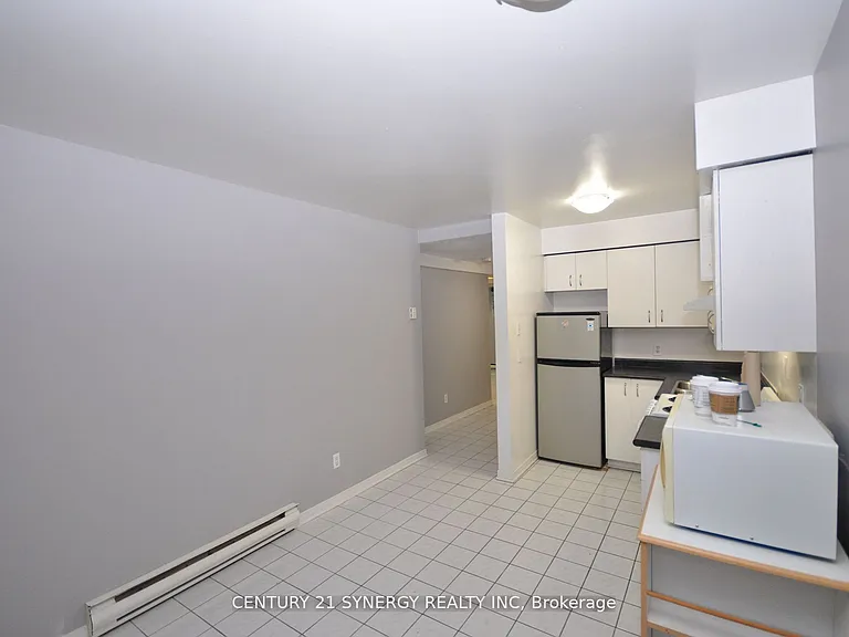 450 Maclaren St #2 — Photo 3