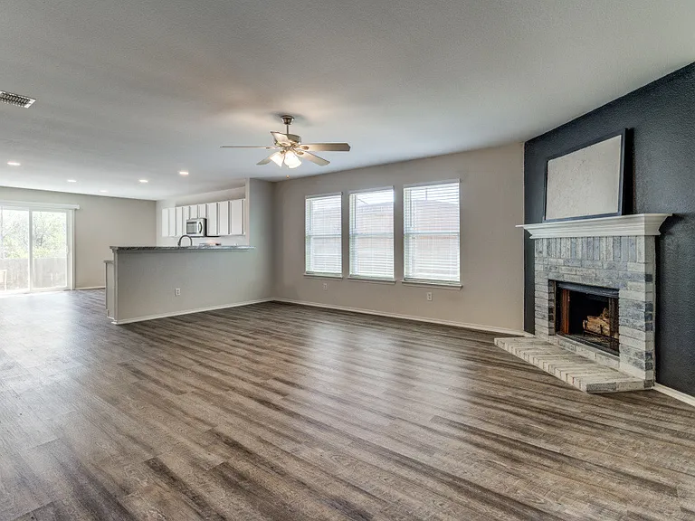 1721 Southridge Ln — Photo 5