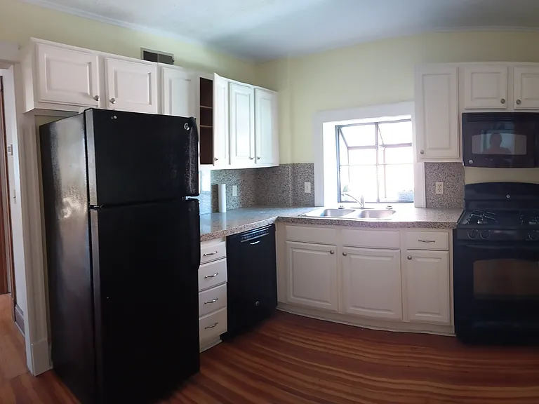 3921 Davenport St — Photo 2