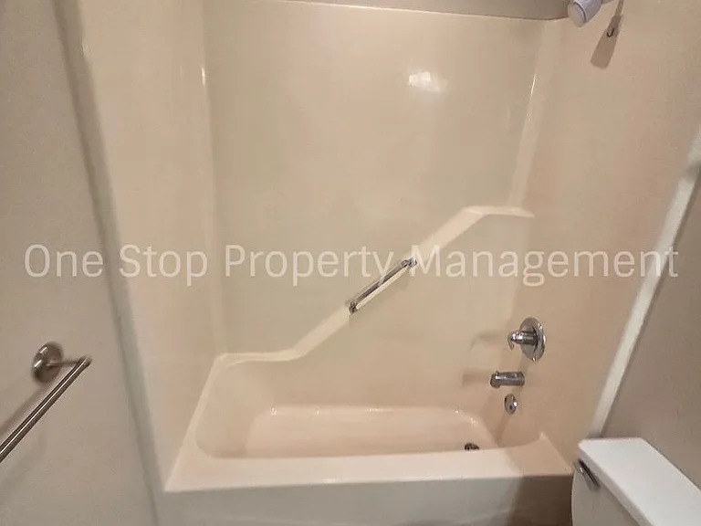 7902 NW 79th Pl — Photo 21