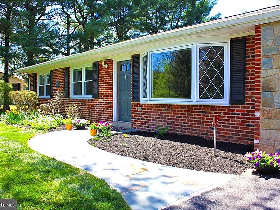 4th image of 26304 Aiken Dr