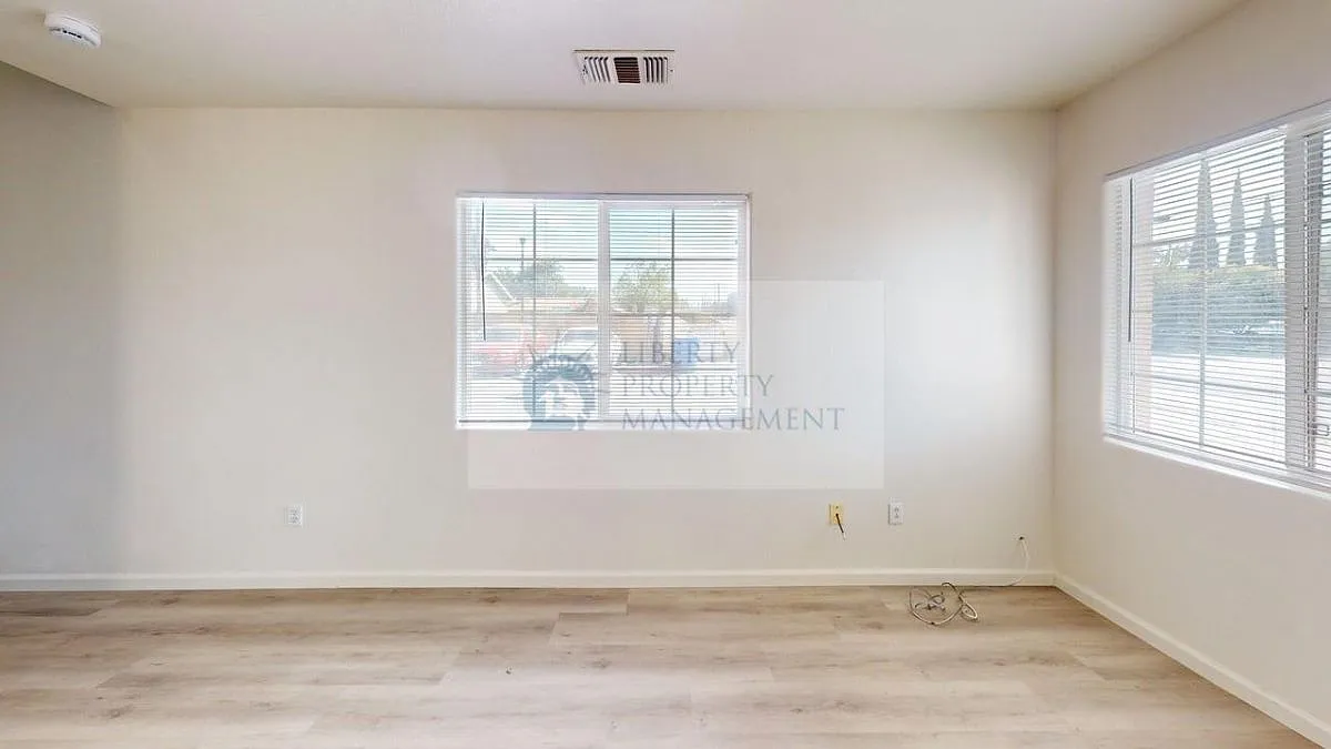 3 bed, 2.5 bath, 1387 sqft, $1,895 — Photo 3
