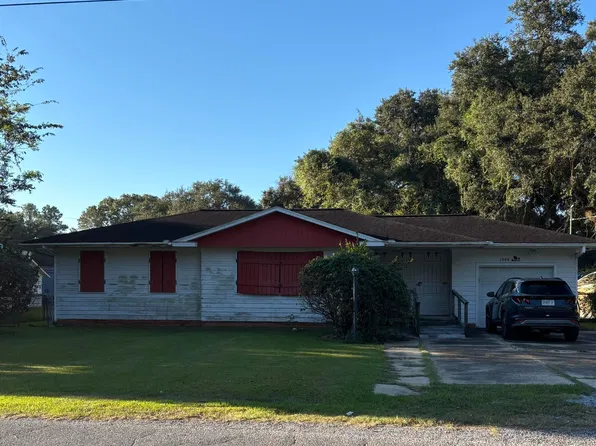 1304 Maude Ave, Abbeville, LA 70510