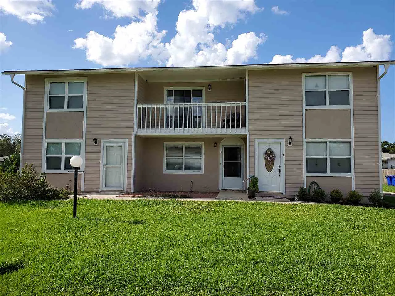 2 bed, 1.5 bath, 800 sqft, $1,695 — Photo 1