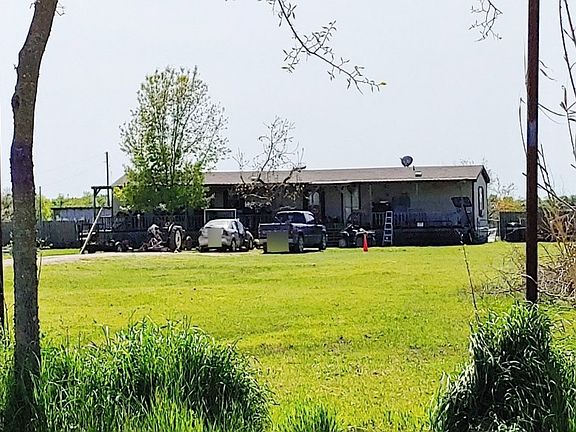 2nd image of 421 SE County Road 3040