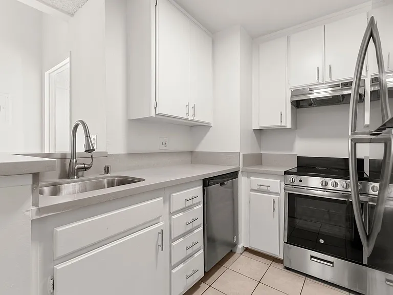 (AN/FE/YO:B) 4610 Natick Avenue — Photo 8