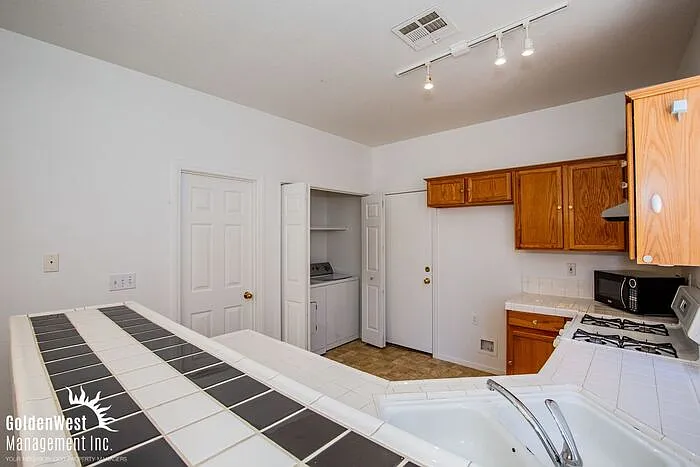 9480 Descending Creek St — Photo 7