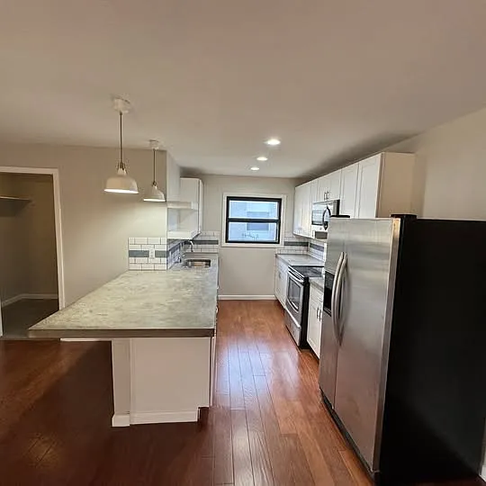 3 bed, 1392 sqft, $2,600 — Photo 2