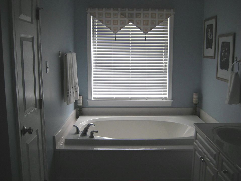 Master Jetted Tub