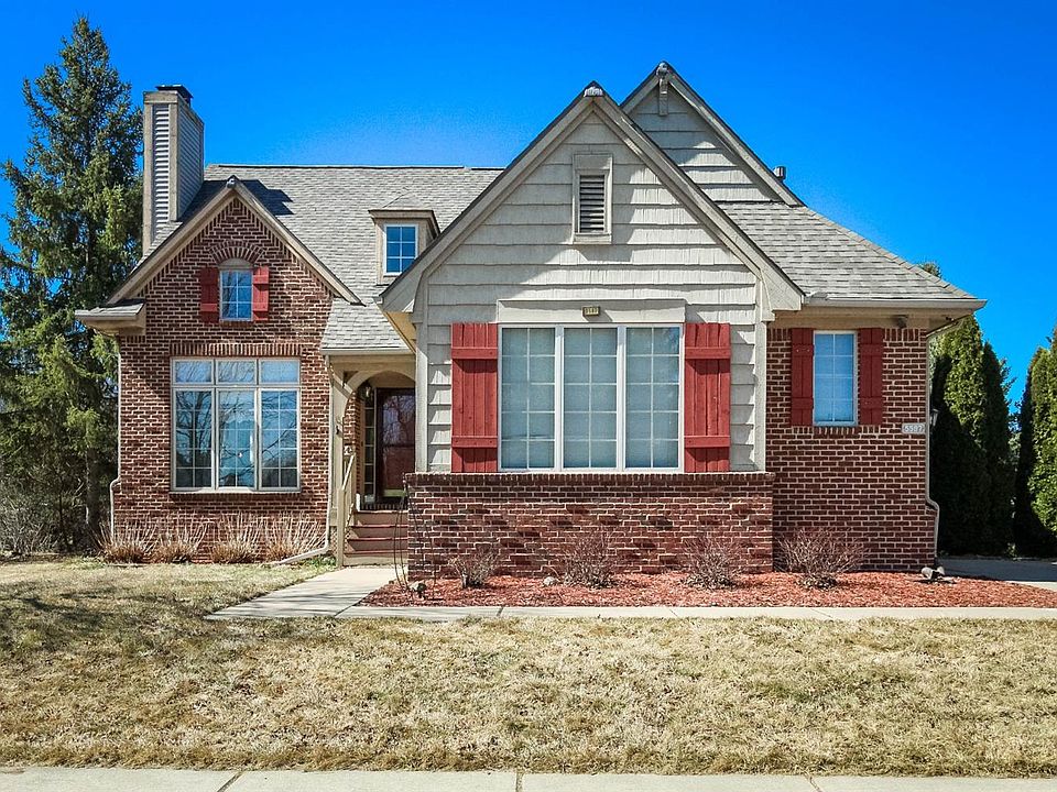 1st image of 5587 Versailles Ave