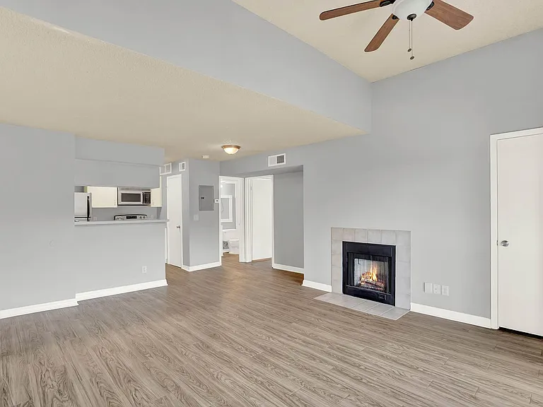 345 Lakepointe Dr #304 — Photo 5