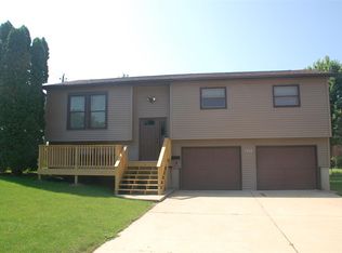 1328 1st St SE, Oelwein, IA 50662