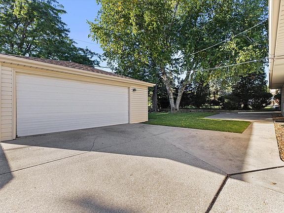 4th image of 800 Echo LANE