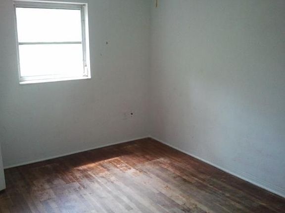 4th image of 623 Brightwood Ave