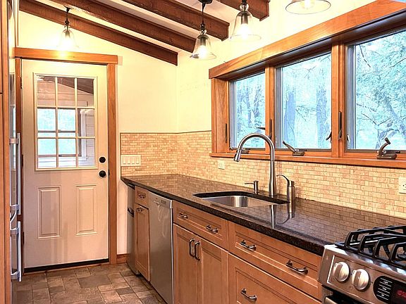 5th image of 208 Tinker Street