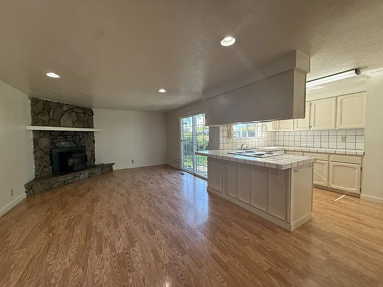 3959 Pam St — Photo 8
