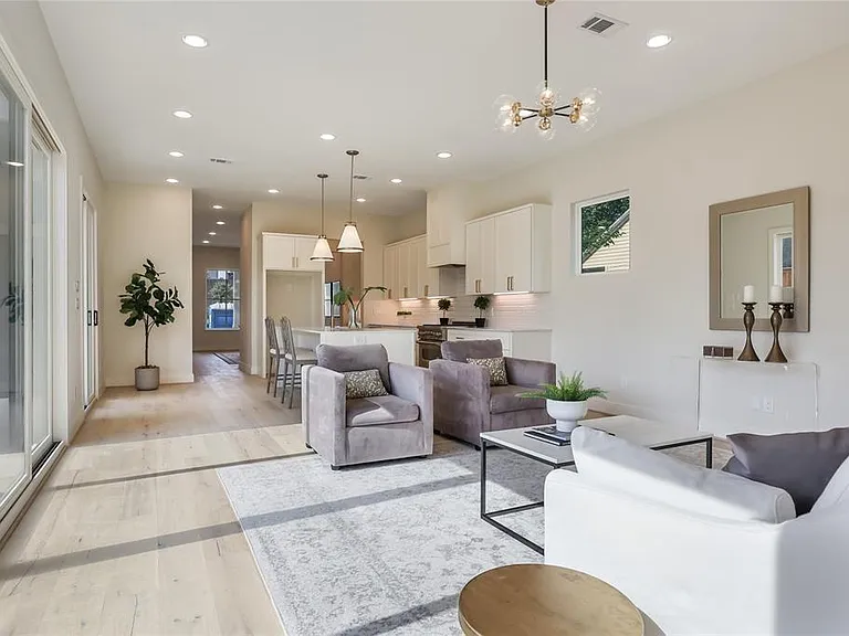 1112 Dart St — Photo 5