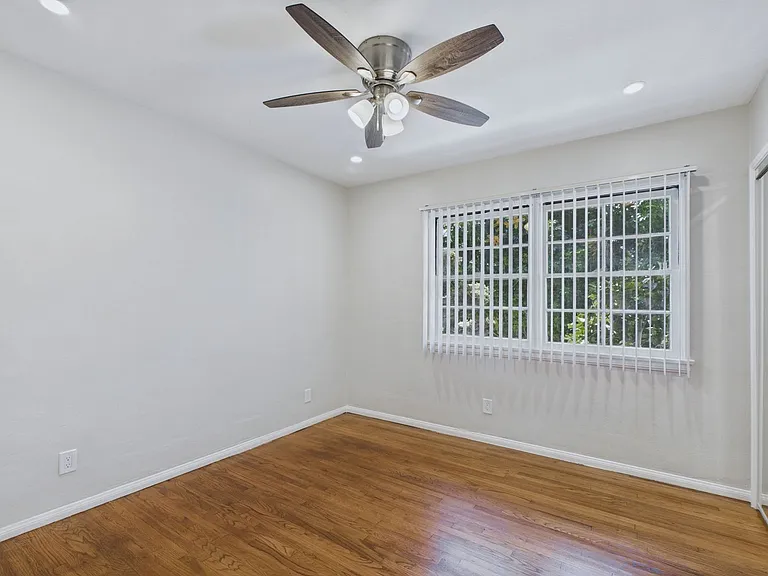 765 Temple Ave — Photo 13