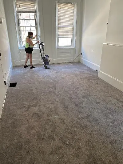 Great living space 10' ceilings original details, brand NEW carpet!