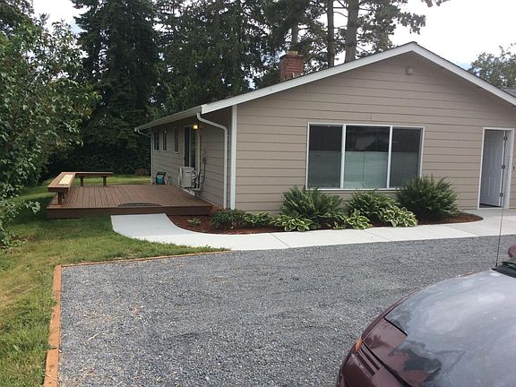 A large Trex deck 12 x 20_