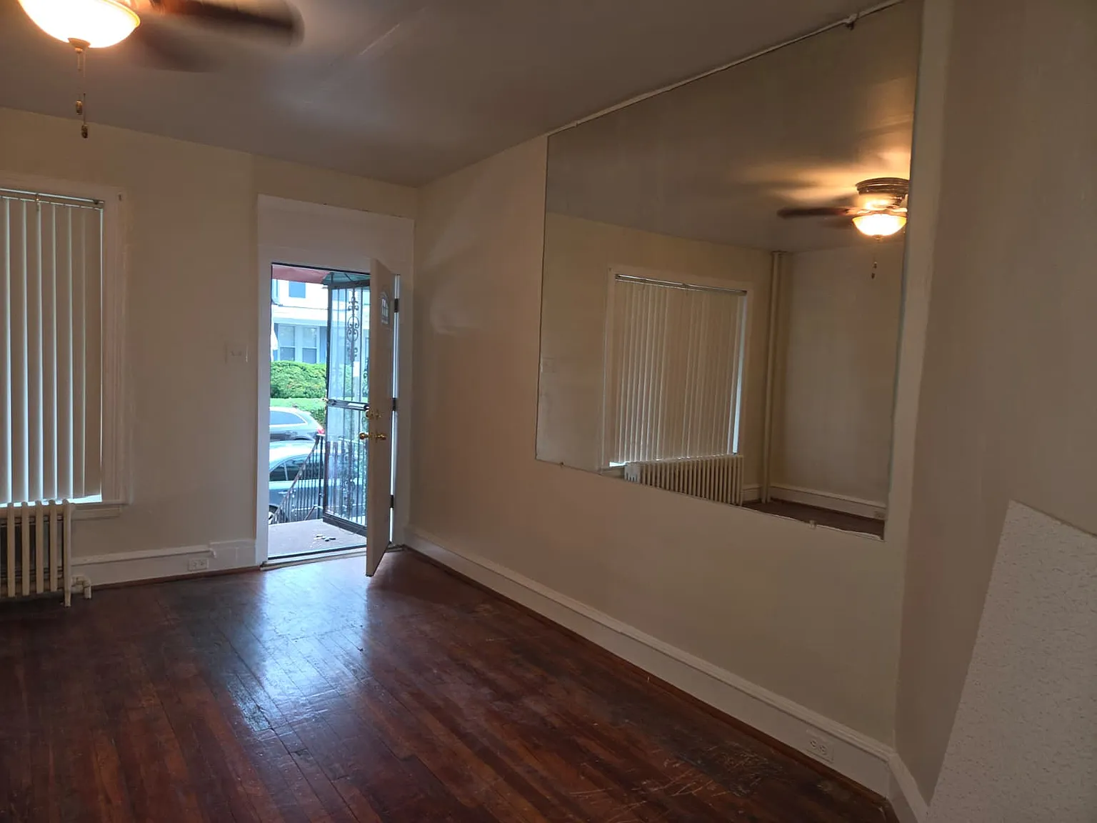 3 bed, 1.5 bath, 1440 sqft, $1,900 — Photo 3