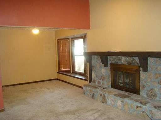4th image of 761 Villa Way