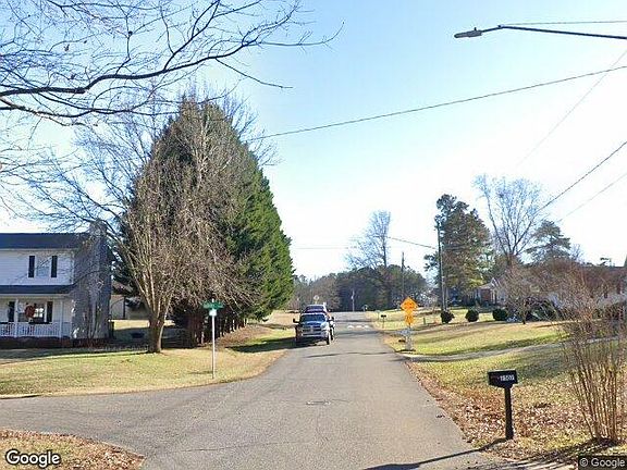 Exterior Neighborhood (street photo)