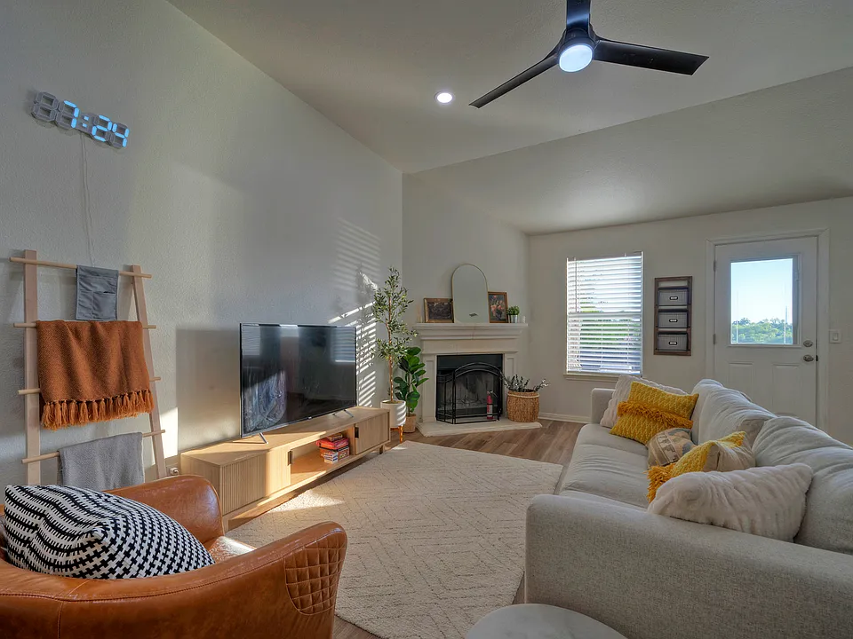 215 Lakemont Dr