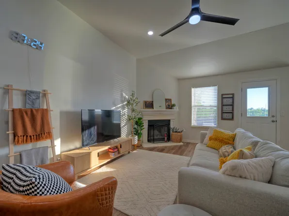 215 Lakemont Dr, Hutto, TX 78634