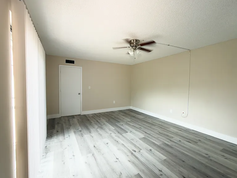 5222 Cedarbend Dr #4 — Photo 16