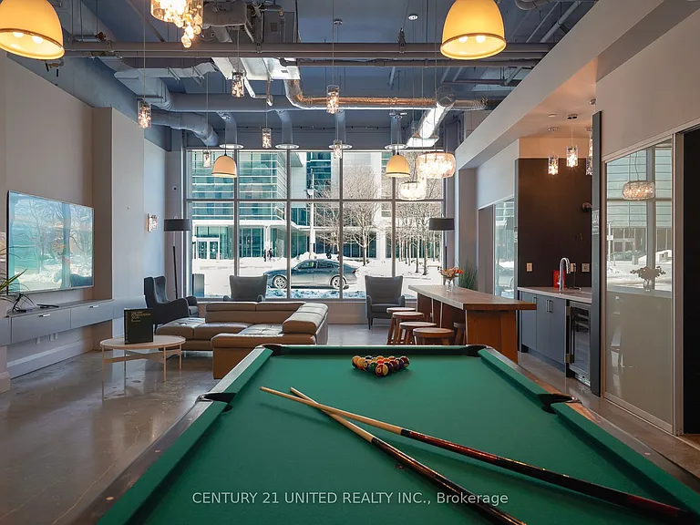 100 Bond St E #204 — Photo 9